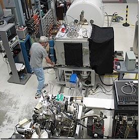 Компания Bruker создала самый мощный в мире магнит для масс-спектрометрии ионно-циклотронного резонанса